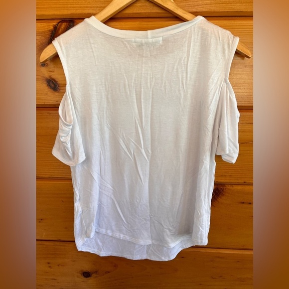 Beautiful Decorative T-Shirt With Faux Pearls and Jewel M - Picture 5 of 5